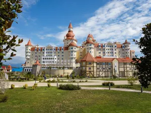 Bogatyr Hotel — Includes Sochi Park Tickets