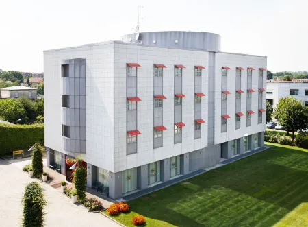 Hotel Senator Отели в г. Cassano d'Adda