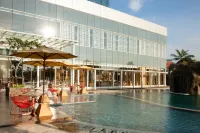 Resinda Hotel Karawang - Pools