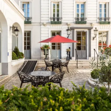 أيغل نوار هوتل فونتينبلو -  ٕم جاليري كوليكشن Hotels near قصر فونتينبلو