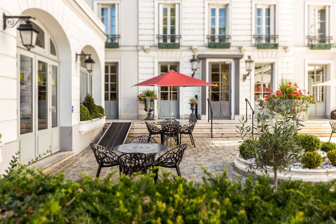 Aigle Noir Fontainebleau MGallery-Fontainebleau Updated 2022 Room  Price-Reviews & Deals | Trip.com