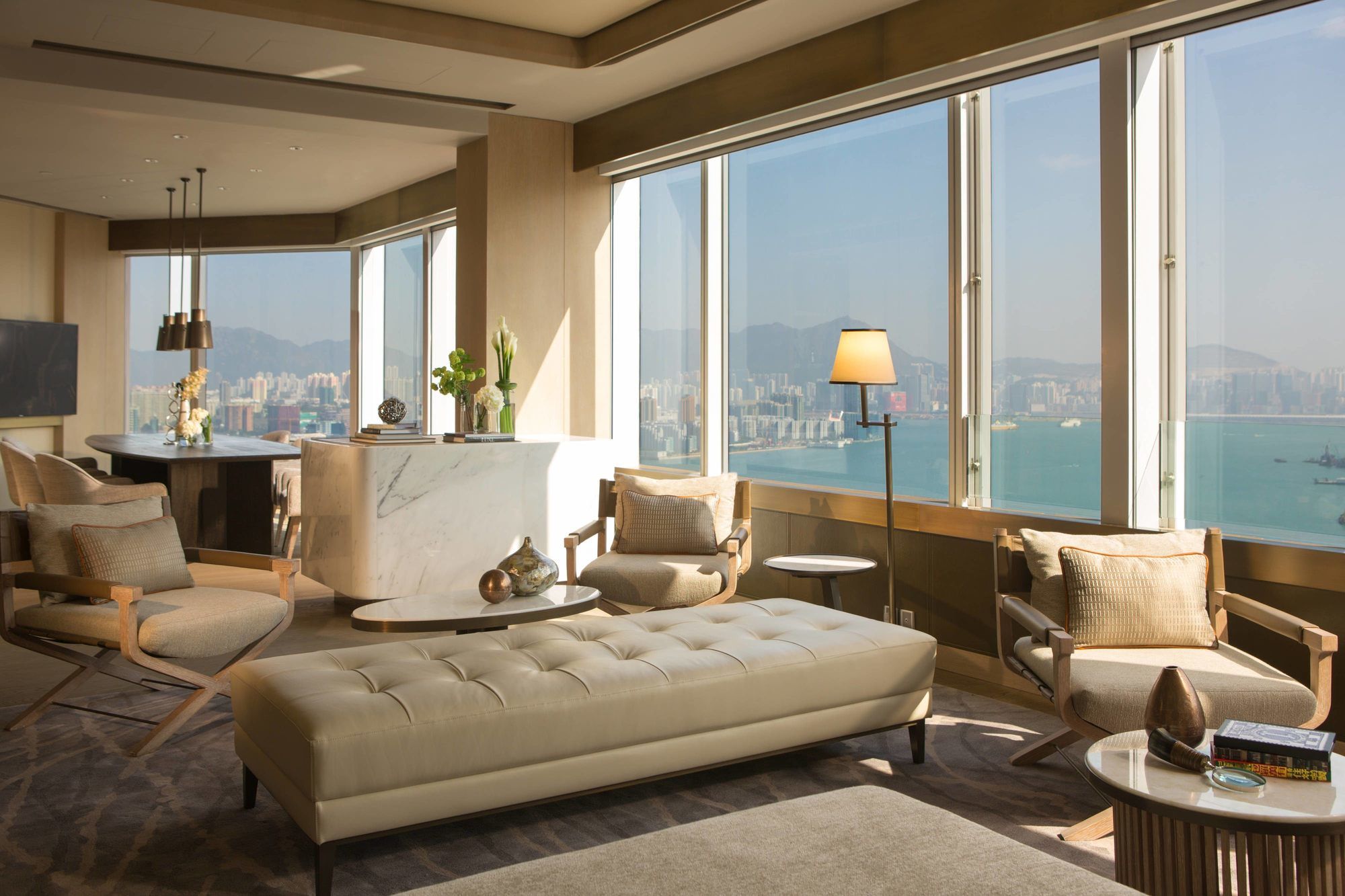 ルネッサンス ハーバービュー ホテル 香港の写真 22年の部屋 お風呂 レストランと食事の写真 Trip Com