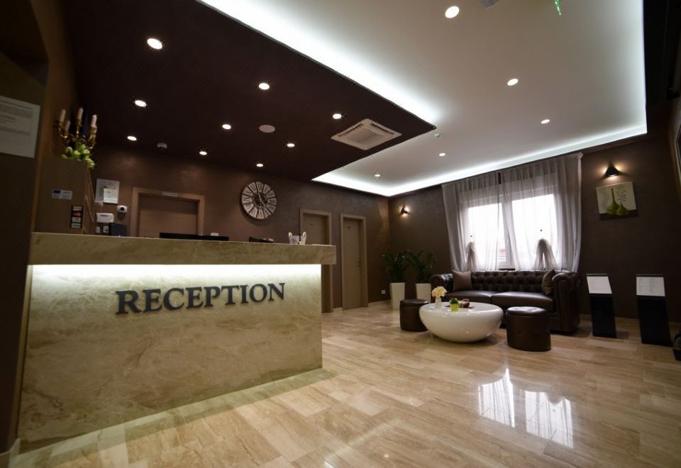 로열 에어포트 호텔의 레스토랑에서 제공되는 풍성한 뷔페식 조식