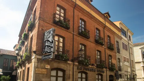 Hotel la Posada Regia in Leon