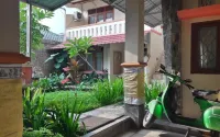 Arondari Hotel - parking