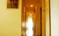 Leos Hotel