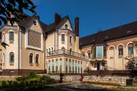 بوجورودسك إكوتل آند سبا Hotels near Pamyatnik Semonovu I Dubovitskomu