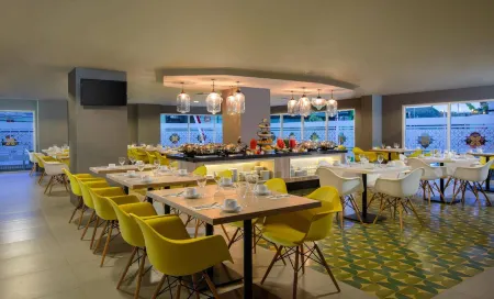 Khas Malioboro Hotel Отели в г. Gondomanan