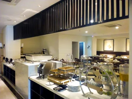 M Hotel Sorong Managed by East Season Отели в г. Sorong Manoi