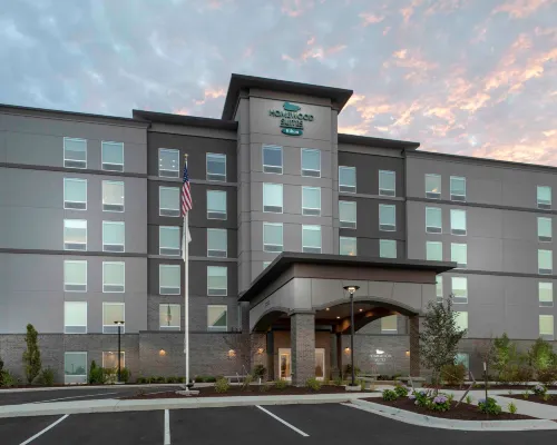 蘭辛伊斯特伍德Homewood Suites by Hilton 蘭辛酒店