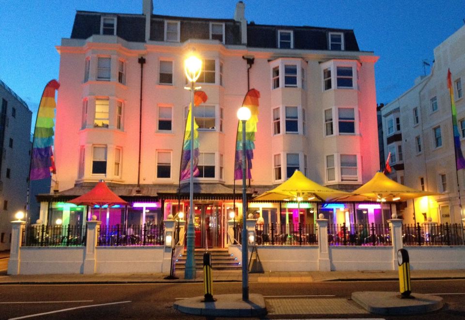 Legends Hotel-Brighton Updated 2023 Room Price-Reviews & Deals | Trip.com