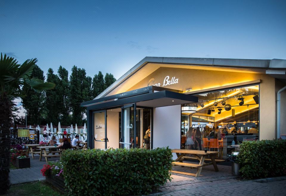 졸리 캠핑 인 타운