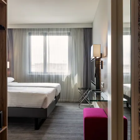 Moxy Edinburgh Airport
