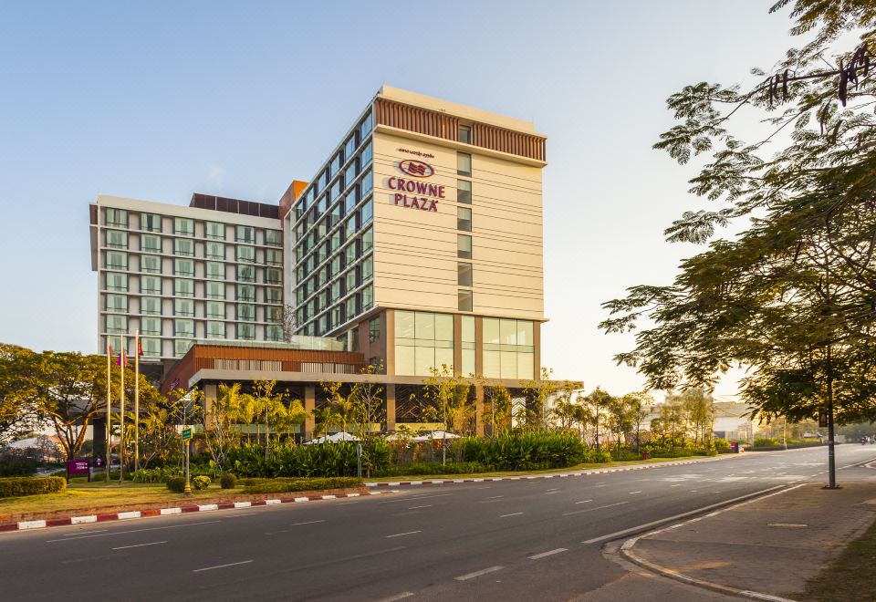 Crowne Plaza Vientiane 루프탑 수영장