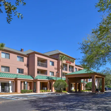 Courtyard Tampa North/I-75 Fletcher Отели рядом с достопримечательностью «Парк аттракционов Busch Gardens»