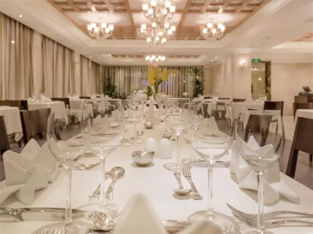 Golden Tulip Addis Ababa Отели рядом с достопримечательностью «St. George Church»