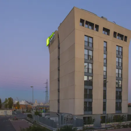 GP Hotel Отели рядом с достопримечательностью «Станция метро Subaugusta»