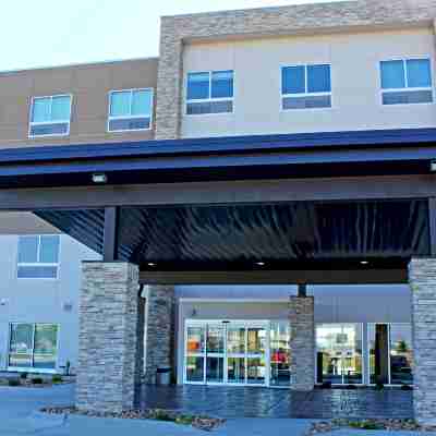 Holiday Inn Express & Suites Spencer Hotel Exterior