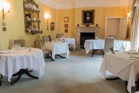 Guyers House Hotel and Restaurant Отели в г. Коршам