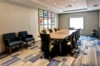 Holiday Inn Express & Suites Great Bend by IHG