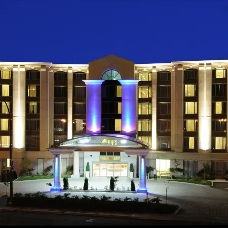 Holiday Inn & Suites MONTREAL AIRPORT by IHG Отели в г. Монреаль