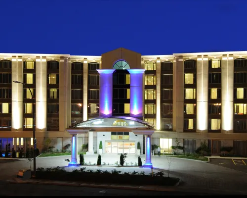 Holiday Inn & Suites MONTREAL AIRPORT by IHG Hotels near Lachine