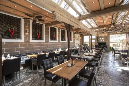 Meiser Altstadt Hotel Отели рядом с достопримечательностью «Cathedral of Saint George»