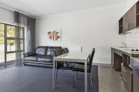 Amethyst Court Motor Lodge Hotels in Поріруа