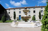 Domaine des Chais Hotels in Pons