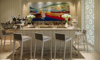 Taj Lands End