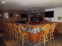 O'Cairns Inn and Suites - bar