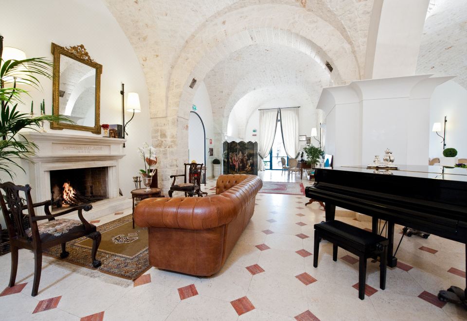 3. 오스투니 팰리스..