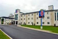 Motel 6 Peterborough, on