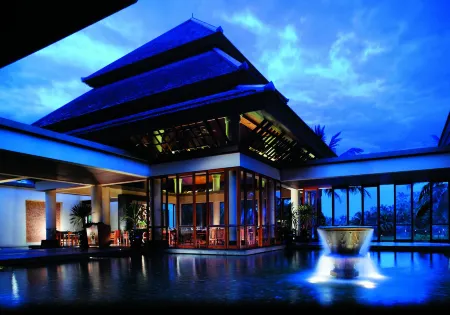 Banyan Tree Phuket Отели рядом с достопримечательностью «Tha Rua Shrine»