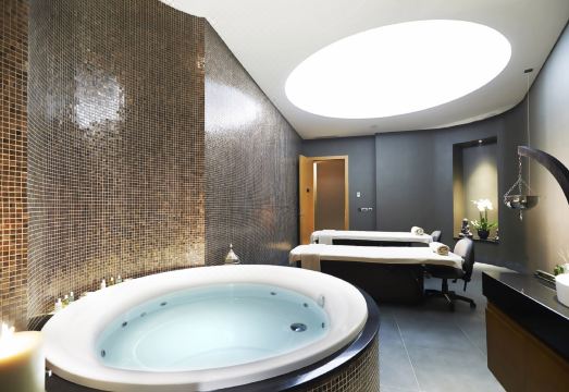 2. 디반 아다나..