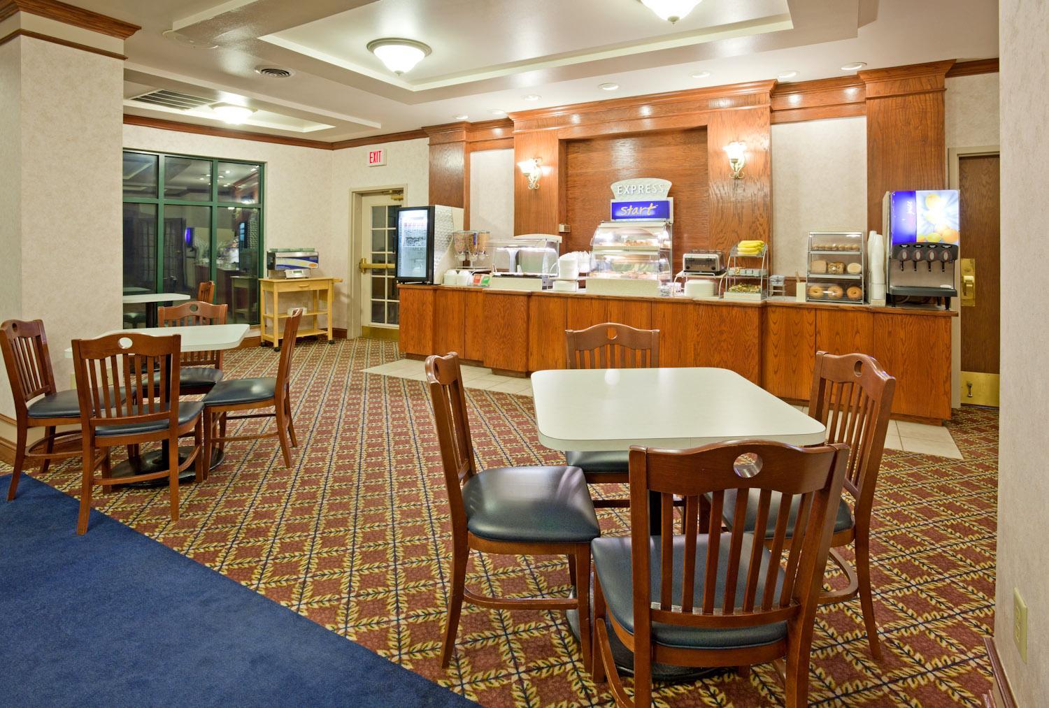 Holiday Inn Express Hotel & Suites Fort Atkinson, an Ihg Hotel