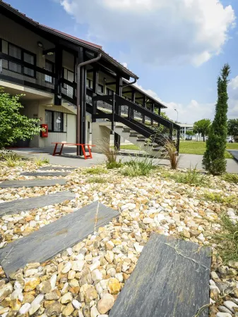 波爾多機場原生酒店