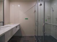 维也纳酒店(深圳龙华壹城中心店) - 高级大床房