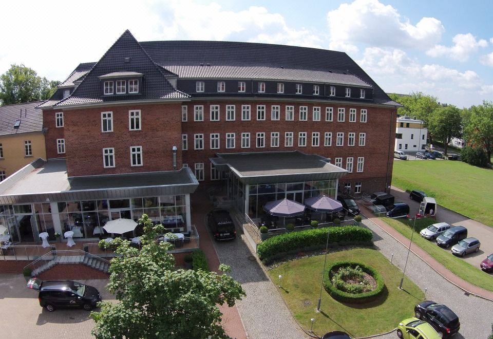 Hotel am Schlosspark - Housity