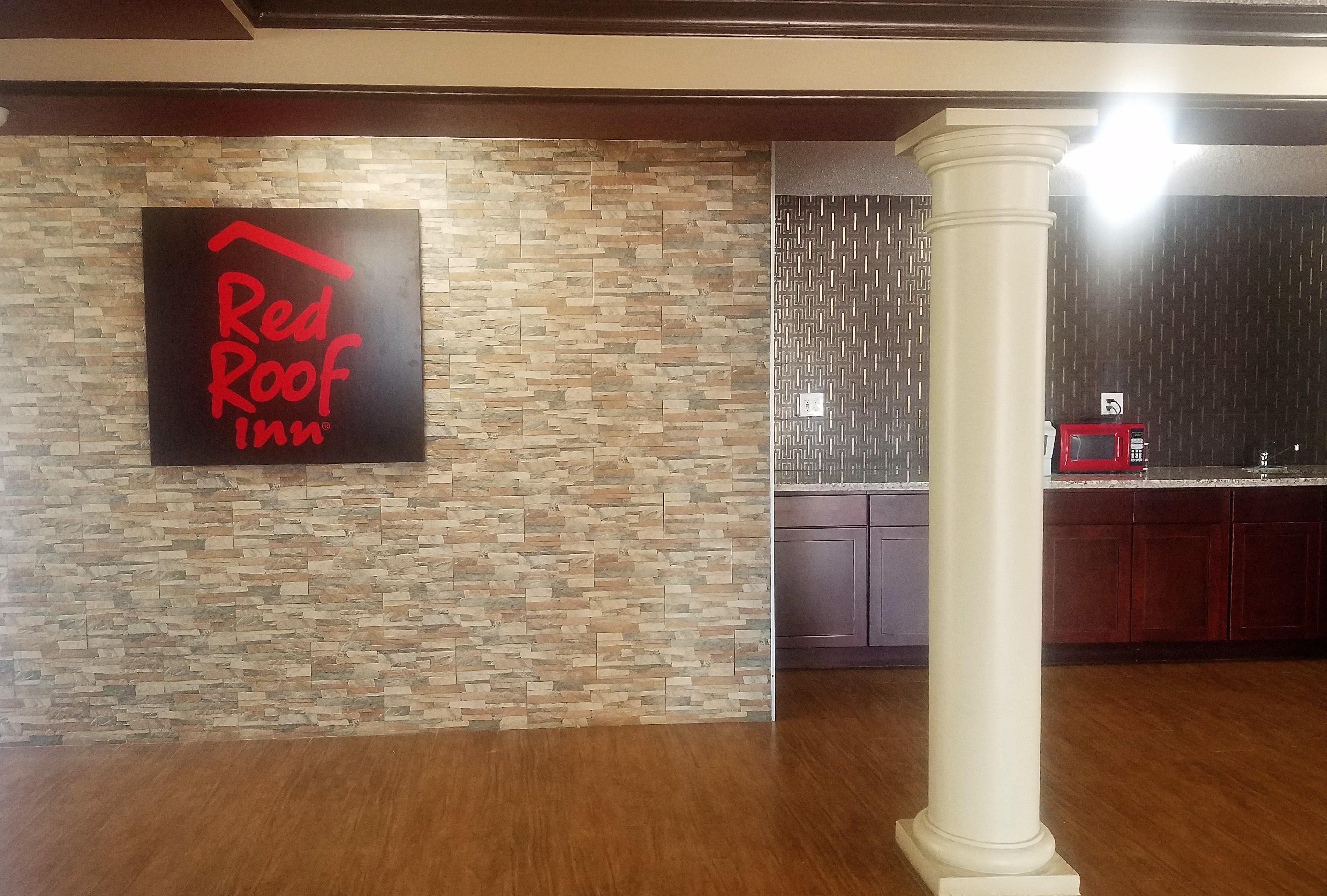 Red Roof Inn & Suites Houston - Hobby Airport