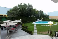 Fiesta Inn Express Perinorte - Pools