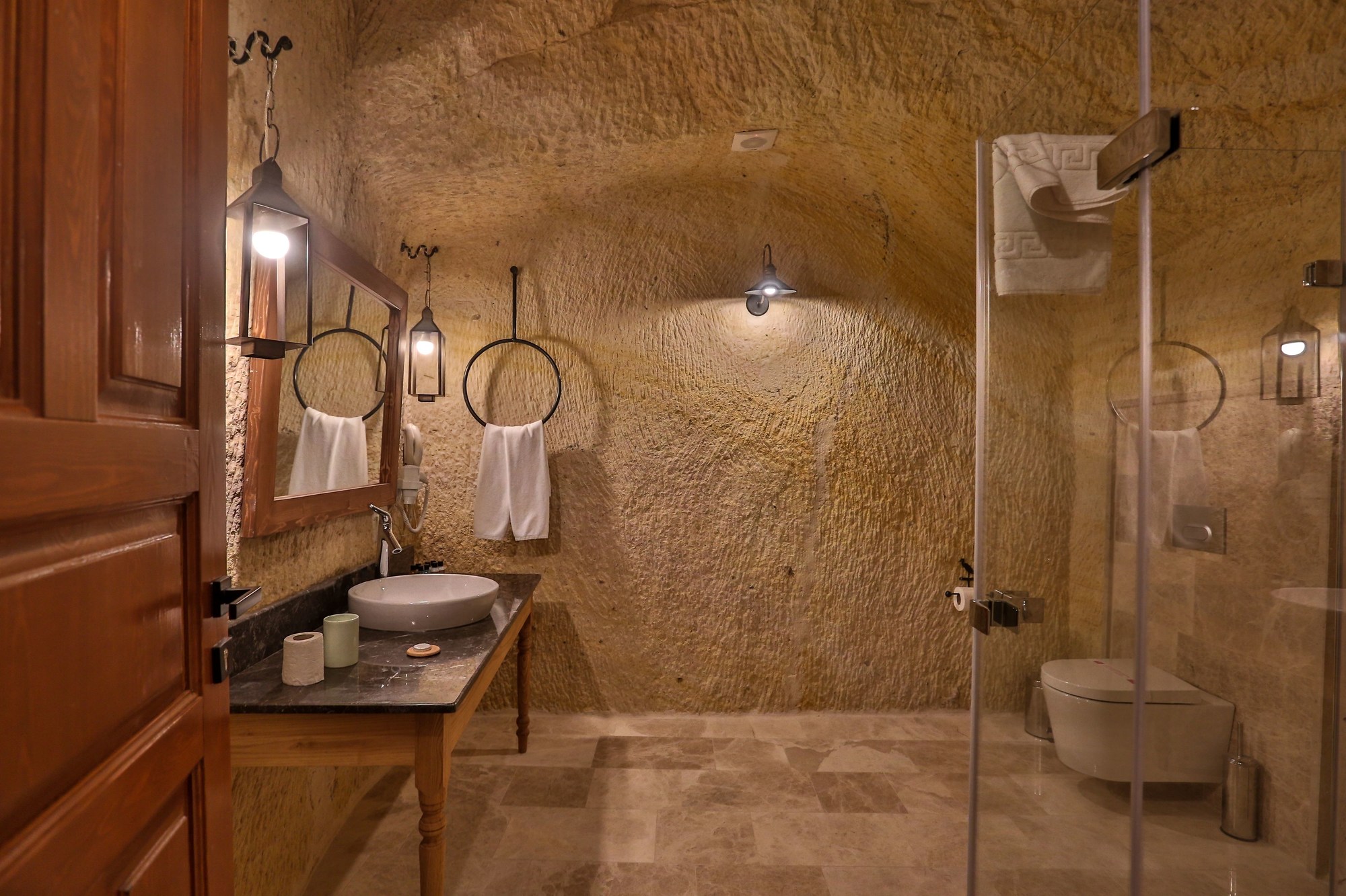 Acropolis Cave Suites