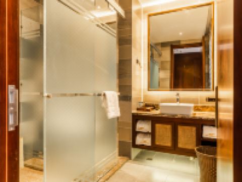 本溪县枫香谷温泉度假酒店 - 豪华家庭房