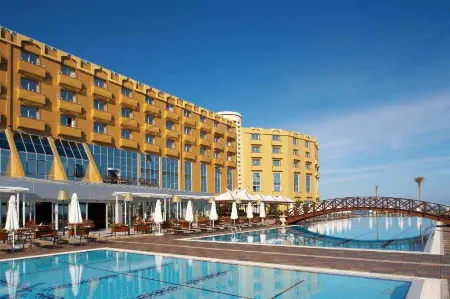 Merit Park Hotel & Casino-All Inclusive Отели в г. Agios Georgios