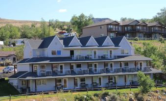 Absaroka Lodge