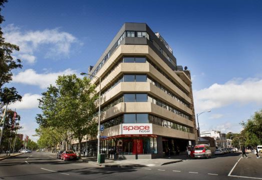 2. 스페이스 호텔..