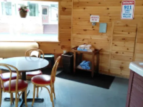 Northern Peaks Motor Inn Hotels in Gorham
