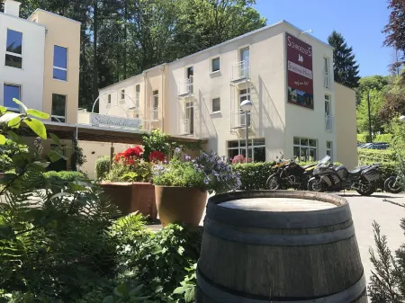 Schroeders Stadtwaldhotel Отели в г. Лангзур