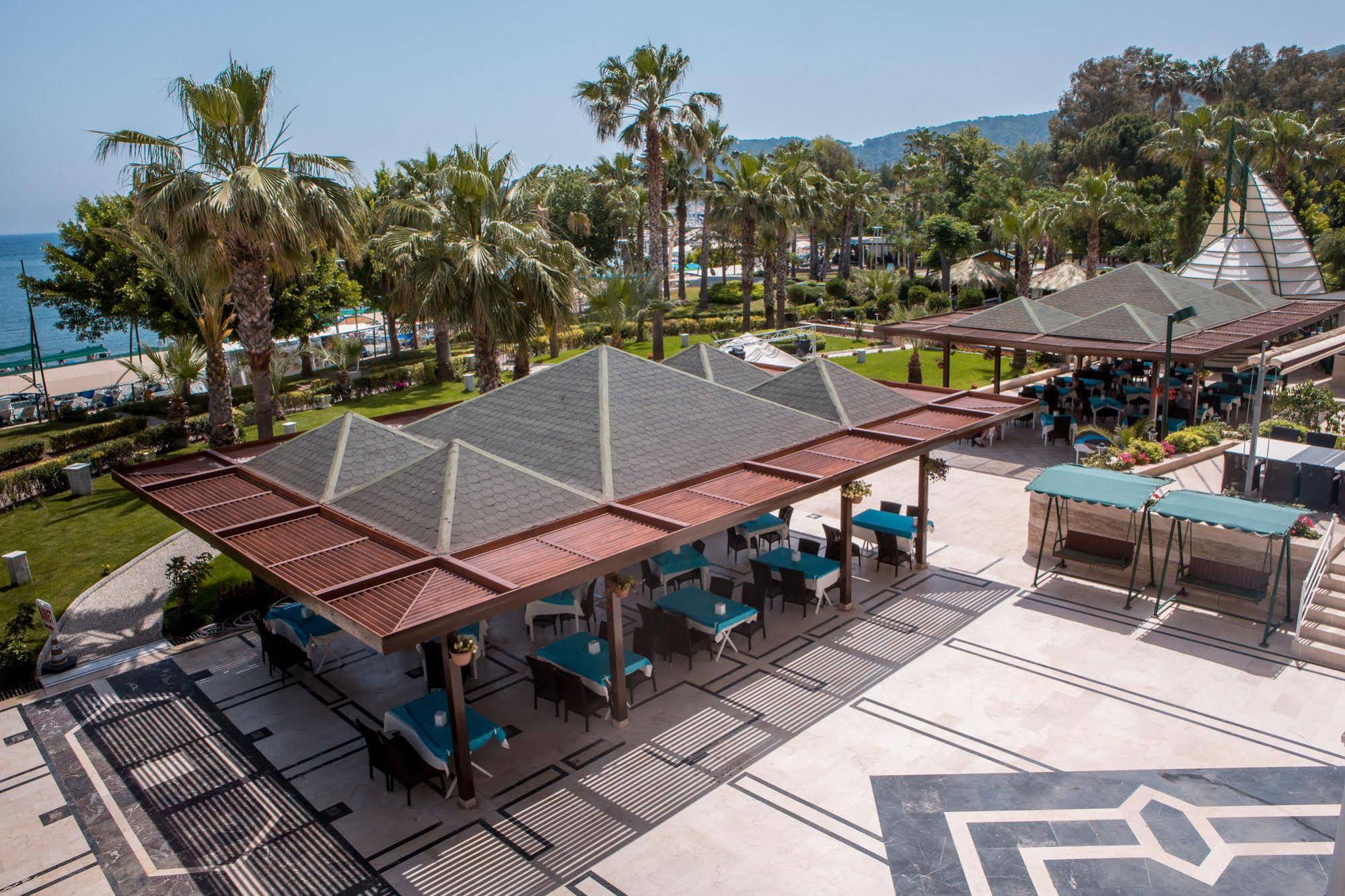 L'Ancora Beach Hotel