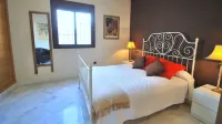 Living-Sevilla Apartments San Lorenzo Hotels in Santiponce